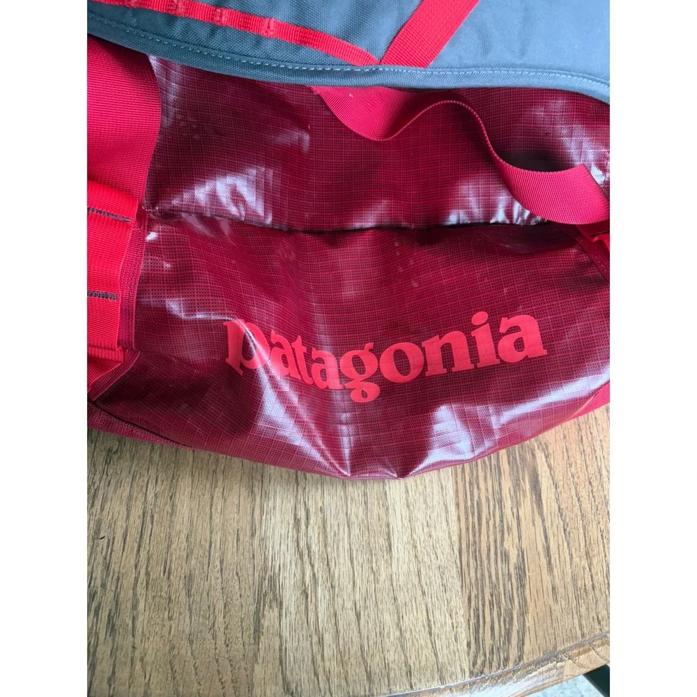 Patagonia Black Hole Duffel 60L Red Backpack Strap Travel Bag 49341 Hiking Camp